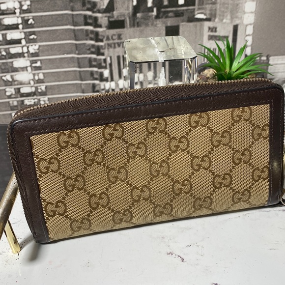 Gucci Brown and Gold Chain Wallet - Picture 7 of 16